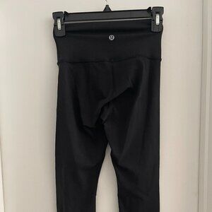 Size 2 Lululemon Crop black Wunder Under Leggings